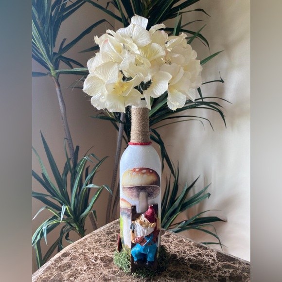 Mushroom, Gnome Lover Wine Bottle | Vase 3D Gnome Lover Wine Bottle Decor - Picture 1 of 10